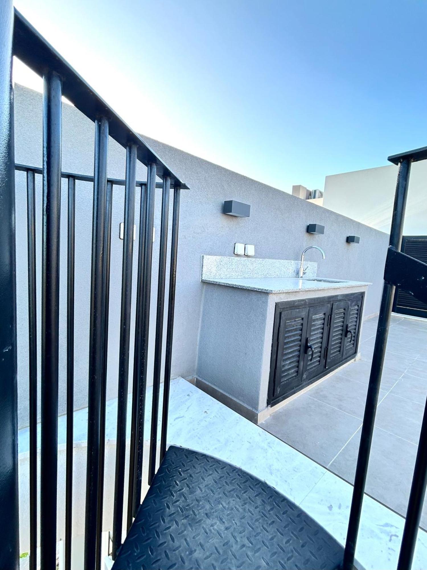 לימסול Sunset Gardens - Holiday Apartments - By Tlv Living מראה חיצוני תמונה
