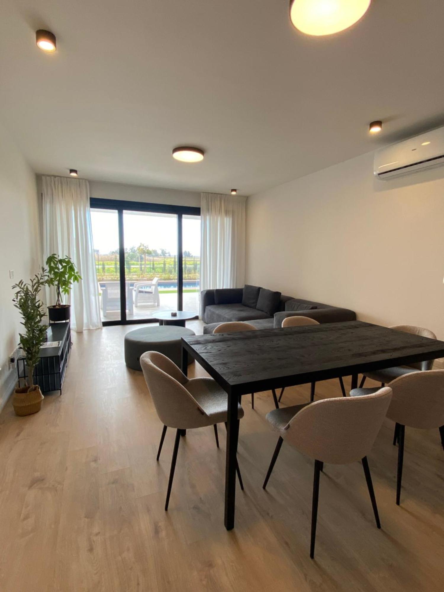 לימסול Sunset Gardens - Holiday Apartments - By Tlv Living מראה חיצוני תמונה