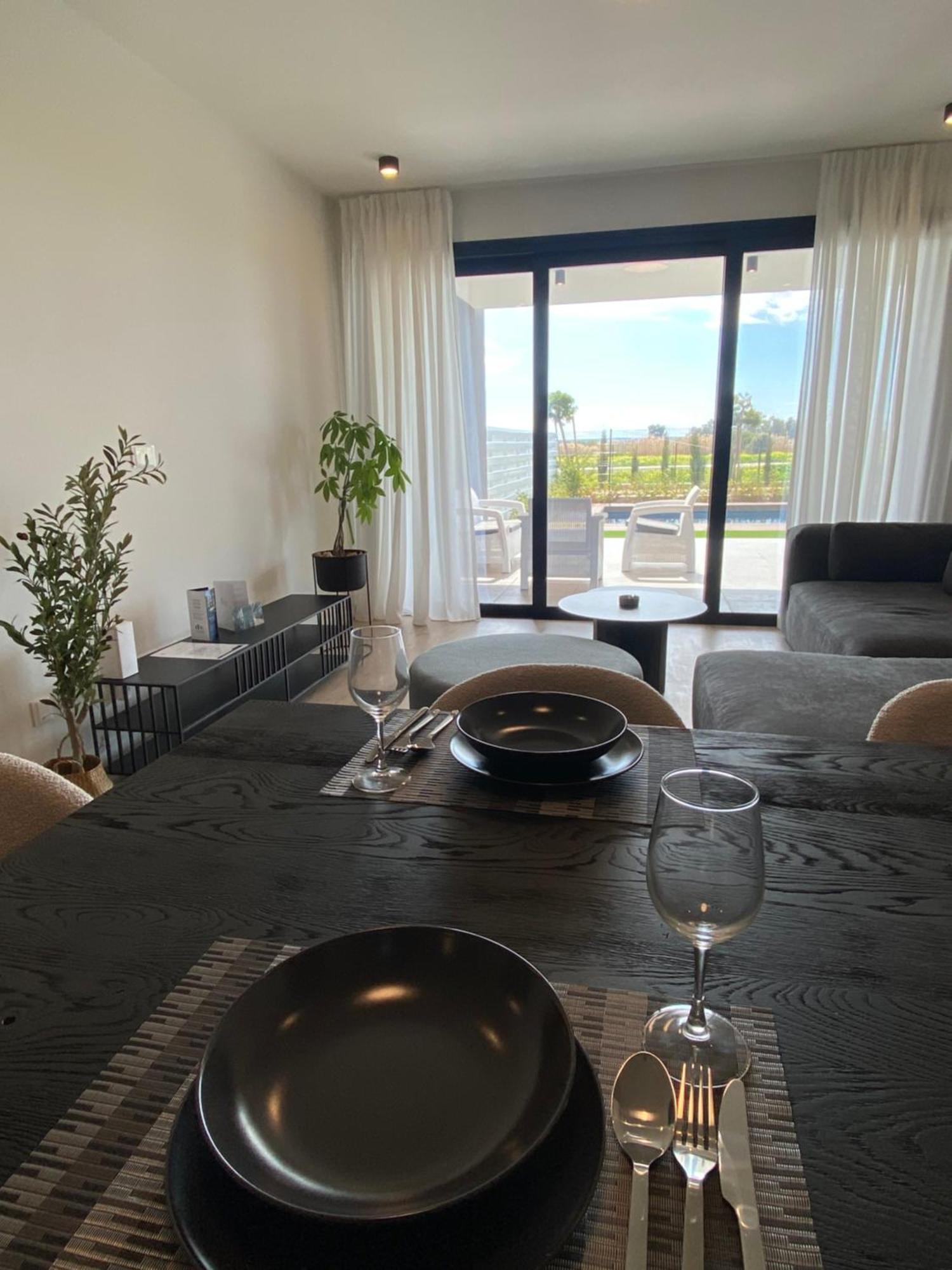 לימסול Sunset Gardens - Holiday Apartments - By Tlv Living מראה חיצוני תמונה
