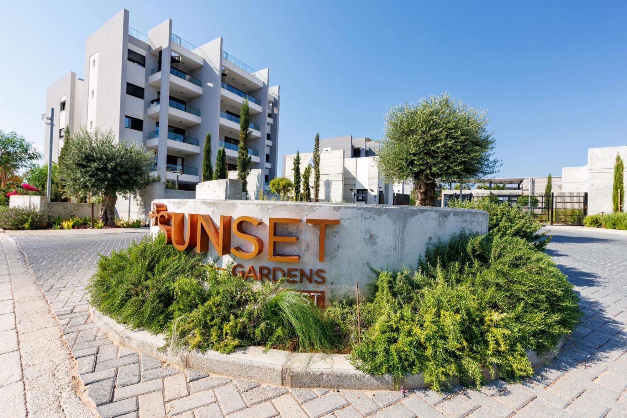 לימסול Sunset Gardens - Holiday Apartments - By Tlv Living מראה חיצוני תמונה